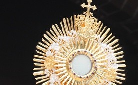 Liverpool: zanurzenie w Eucharystii odpowiedzią na kryzys Kościoła