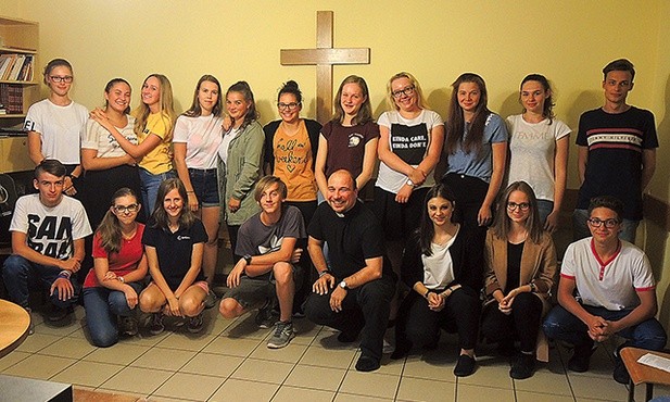 Młodzież ze wspólnoty Effatha w Skoczowie na Górnym Borze po raz kolejny będzie pomagać kandydatom do sakramentu.