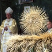 	Na uroczystości w Trąbkach Wielkich przygotowano korony dożynkowe.