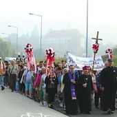 ▲	Sandomierskich pielgrzymów wyprowadził bp Edward Frankowski.