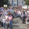 Przed sanktuarium Matki Bożej Pocieszenia.