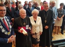 Ks. Władysław Basista honorowym obywatelem Katowic