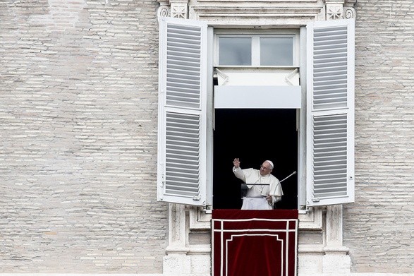 Papież apeluje o walkę z fake newsami