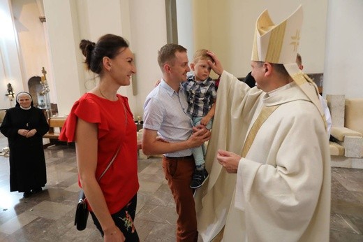 Świecenia biskupie w katedrze cz.2 - życzenia