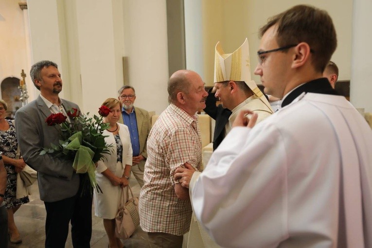 Świecenia biskupie w katedrze cz.2 - życzenia