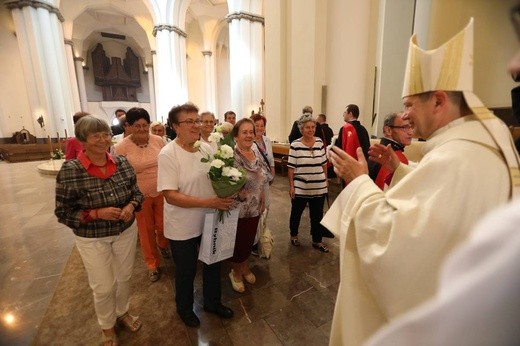 Świecenia biskupie w katedrze cz.2 - życzenia