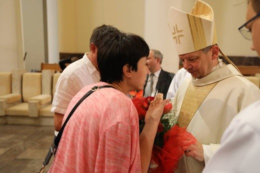 Świecenia biskupie w katedrze cz.2 - życzenia