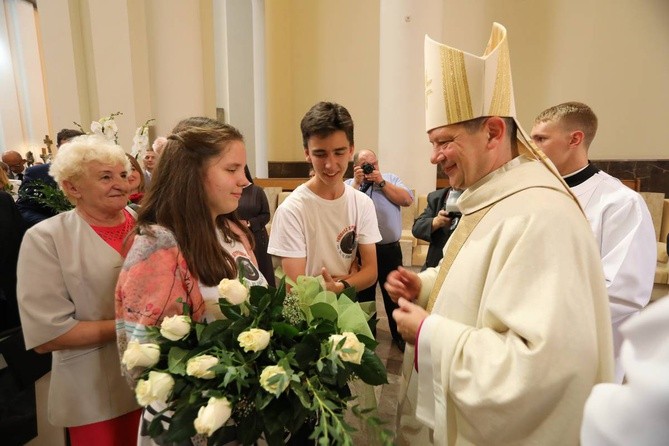 Świecenia biskupie w katedrze cz.2 - życzenia