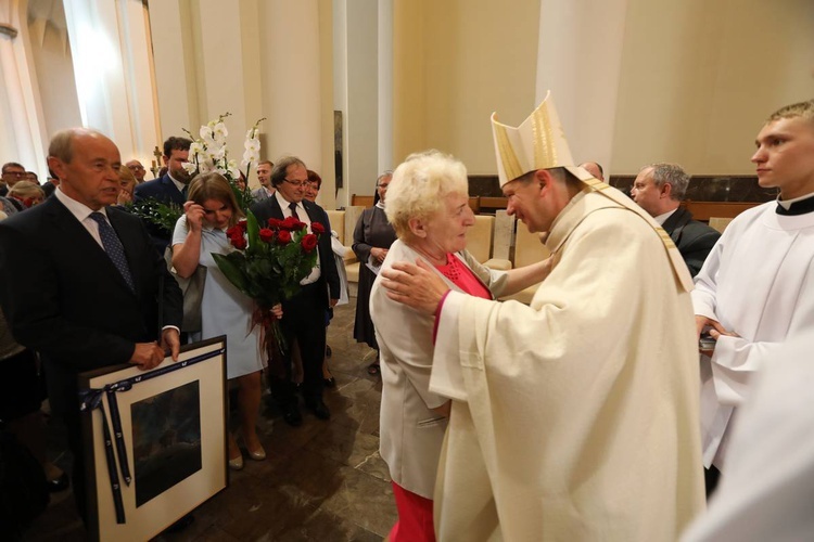 Świecenia biskupie w katedrze cz.2 - życzenia