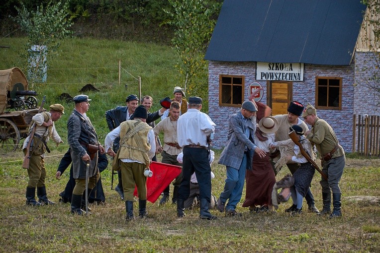 Rekonstrukcja przyciągnęła wielu widzów