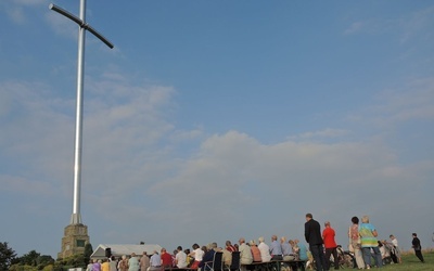 Krzyż Trzeciego Tysiąclecia na wzgórzu Trzy Lipki