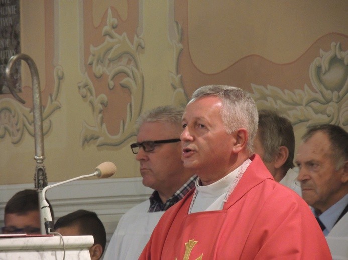 Poświęcenie krzyża misyjnego w Żychlinie