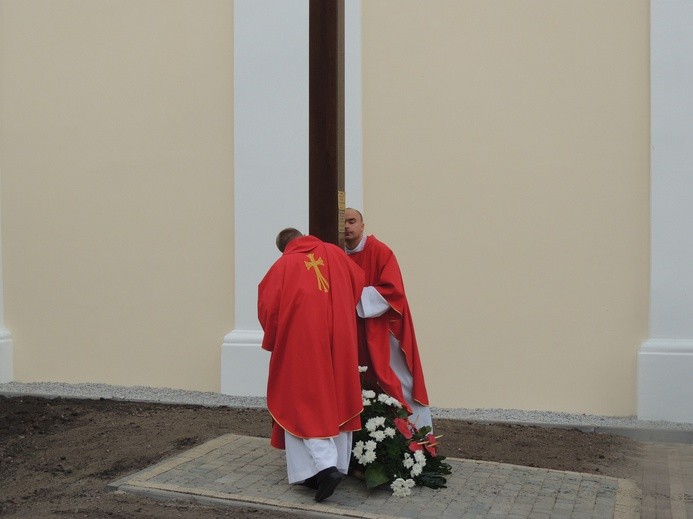 Poświęcenie krzyża misyjnego w Żychlinie