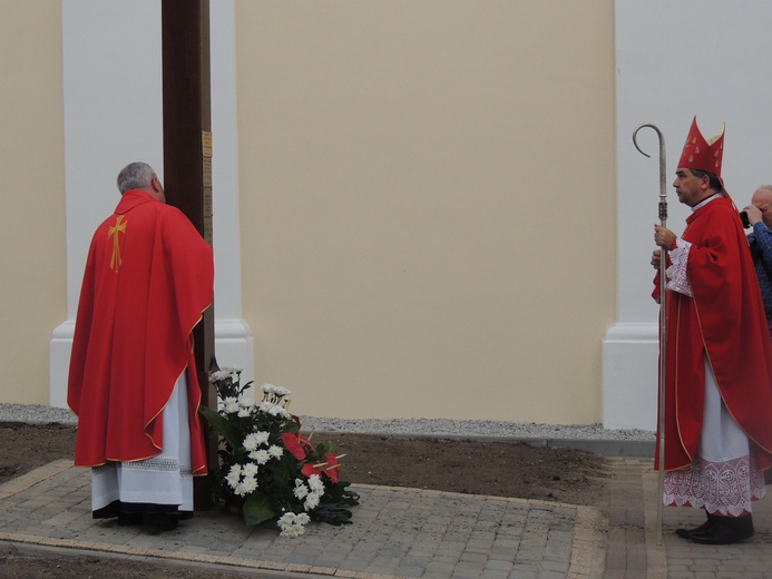 Poświęcenie krzyża misyjnego w Żychlinie