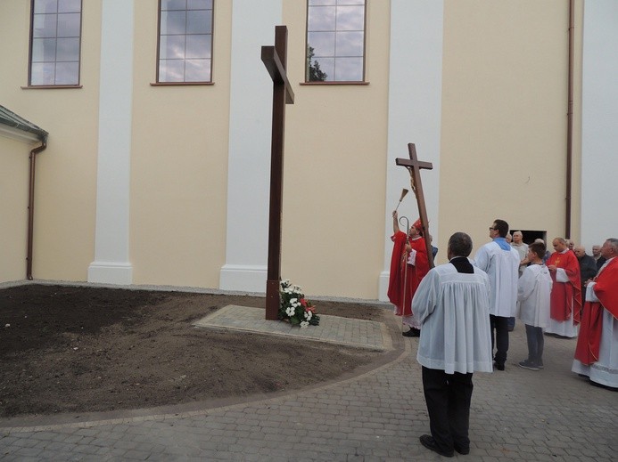 Poświęcenie krzyża misyjnego w Żychlinie