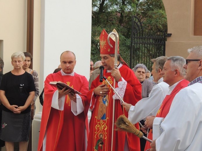 Poświęcenie krzyża misyjnego w Żychlinie