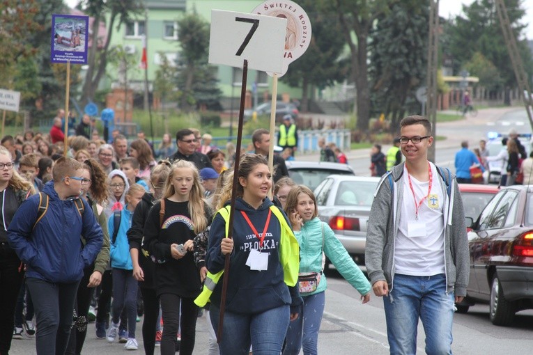 Pielgrzymka dzieci do Rostkowa