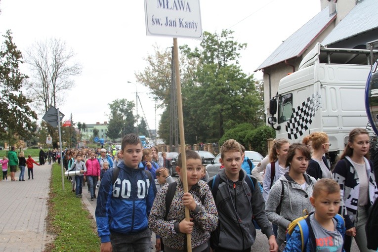 Pielgrzymka dzieci do Rostkowa