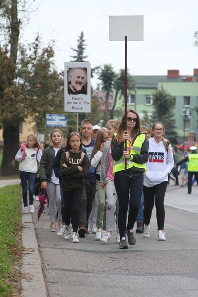 Pielgrzymka dzieci do Rostkowa