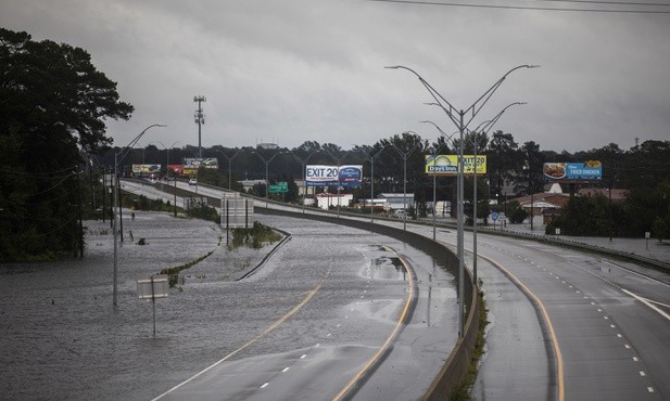 Już 17 ofiar śmiertelnych burzy tropikalnej Florence w USA