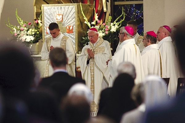 ▲	Dziękczynienie odbyło się w miejscu, gdzie obradował I Synod Diecezji Legnickiej.