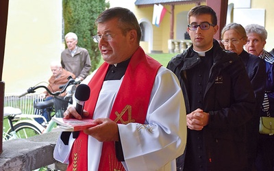 Drogę Krzyżową poprowadził ks. Marian Prochera.