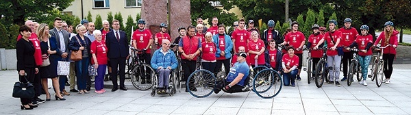 ▼	Rowerzyści wyruszyli z placu Solidarności.