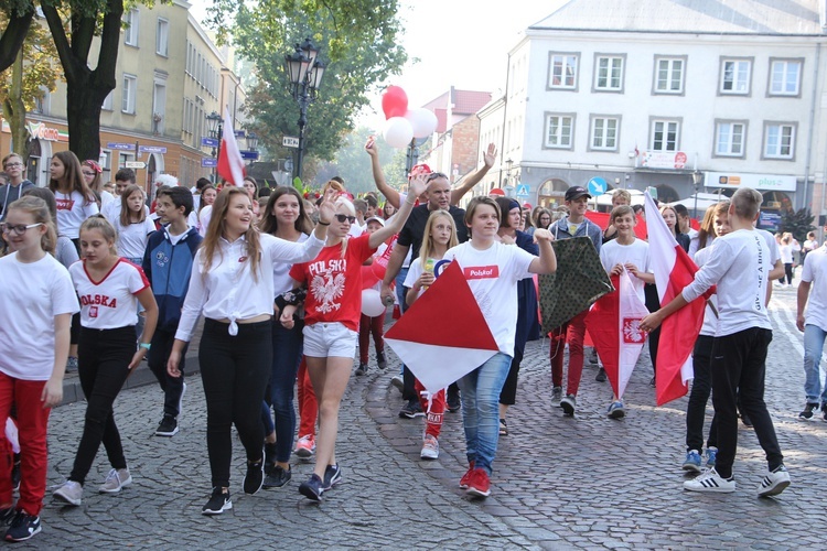 Korowód niepodległościowy w Łowiczu