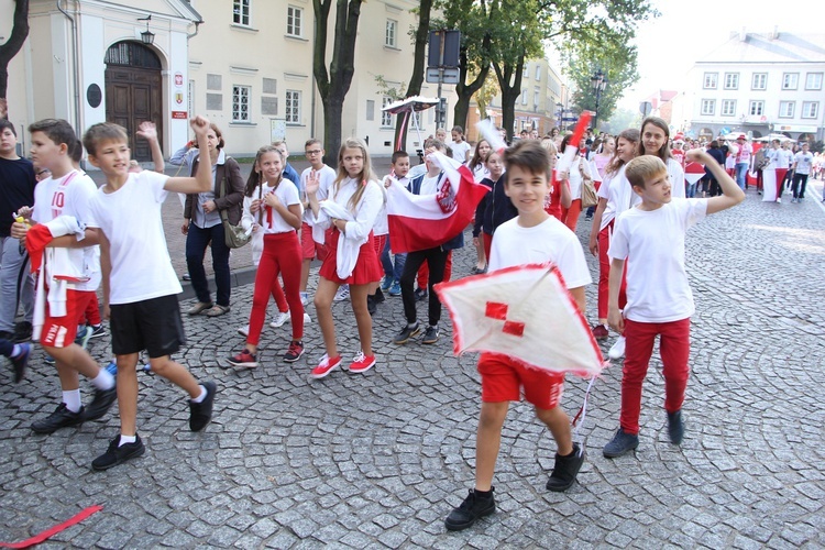 Korowód niepodległościowy w Łowiczu