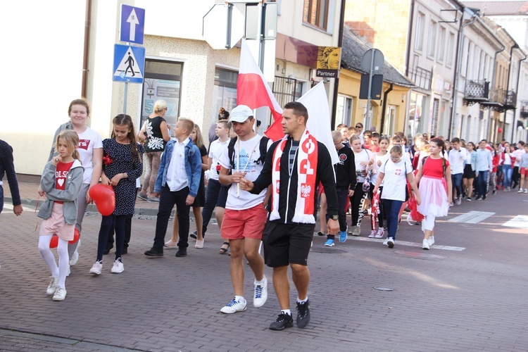 Korowód niepodległościowy w Łowiczu