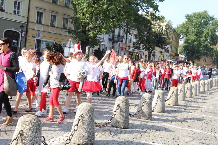 Korowód niepodległościowy w Łowiczu