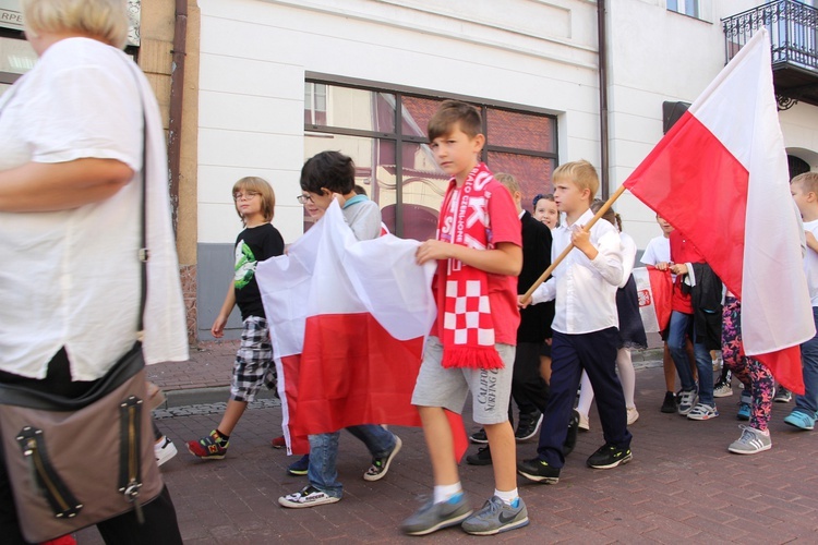 Korowód niepodległościowy w Łowiczu