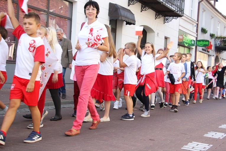Korowód niepodległościowy w Łowiczu