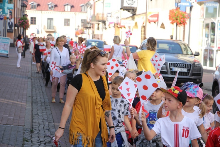 Korowód niepodległościowy w Łowiczu