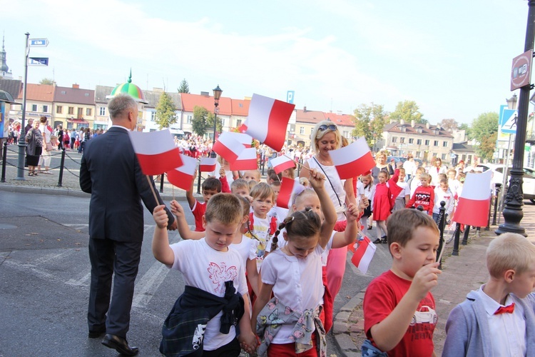 Korowód niepodległościowy w Łowiczu