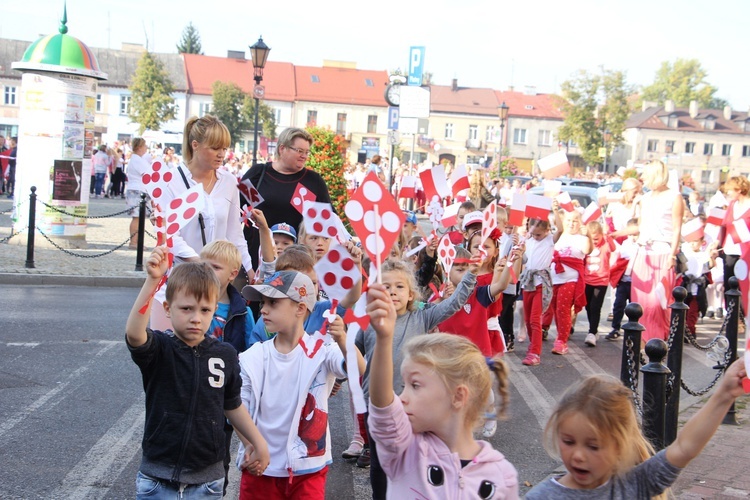 Korowód niepodległościowy w Łowiczu