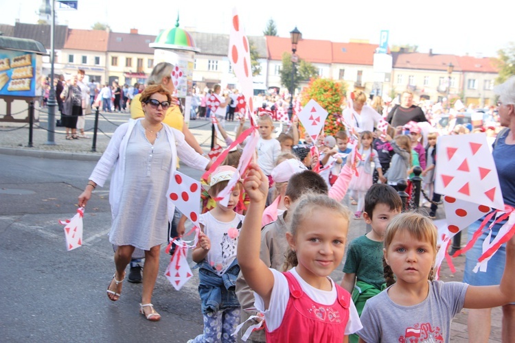 Korowód niepodległościowy w Łowiczu