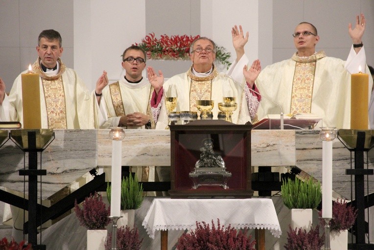 Modlitwa przy relikwiach św. S. Kostki