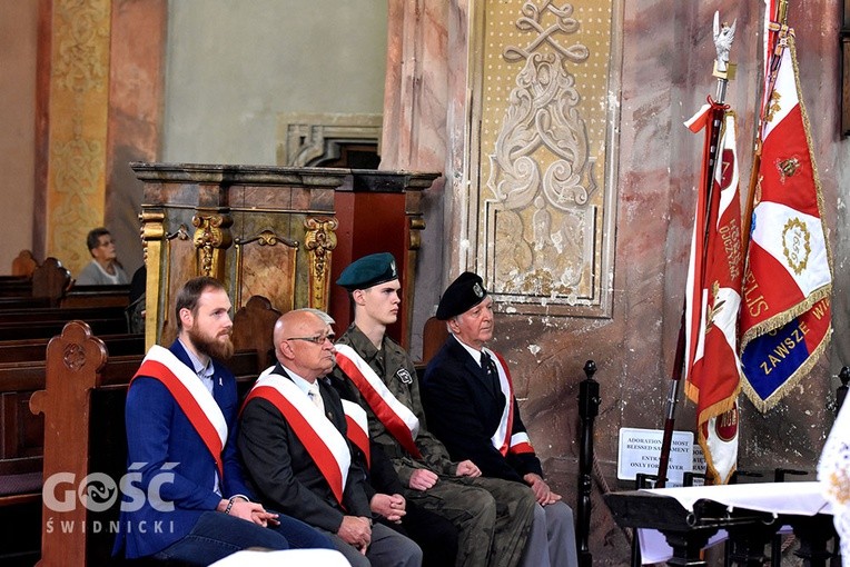 W czasie Mszy św. obecny był poczet sztandarowy.