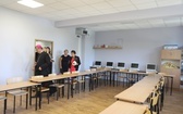Uczniowie katolickiej szkoły w Czechowicach-Dziedzicach z nowym sztandarem