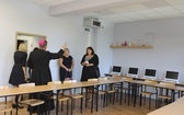 Uczniowie katolickiej szkoły w Czechowicach-Dziedzicach z nowym sztandarem