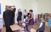 Uczniowie katolickiej szkoły w Czechowicach-Dziedzicach z nowym sztandarem