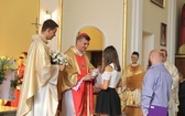 Uczniowie katolickiej szkoły w Czechowicach-Dziedzicach z nowym sztandarem