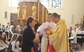 Uczniowie katolickiej szkoły w Czechowicach-Dziedzicach z nowym sztandarem
