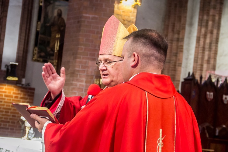 Poświęcenie sztandaru Służby Więziennej