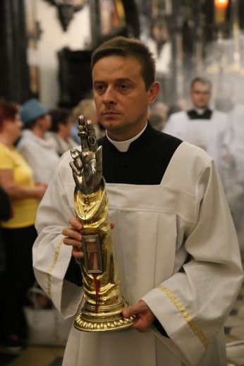 Pielgrzymi w archikatedrze waweskiej