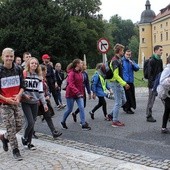 Deszcz "szedł" przed nimi