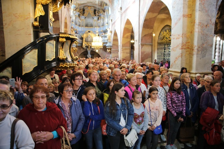 Piegrzymi w klasztorze w Jędrzejowie