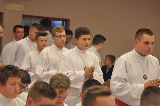 125 ceremoniarzy