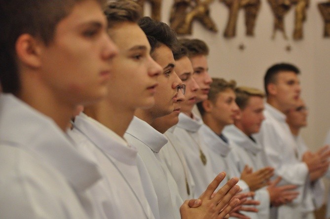 125 ceremoniarzy